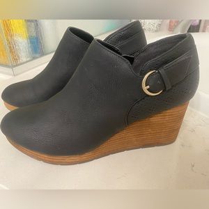 DR SCHOLLS BLACK WEDGE BOOTIES